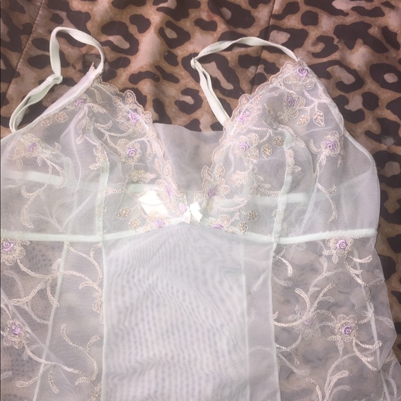 Lingerie - Picture 3 of 4